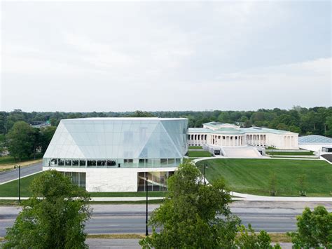 how much does it cost to get into the buffalo art museum? what if you're a student or part of a group?